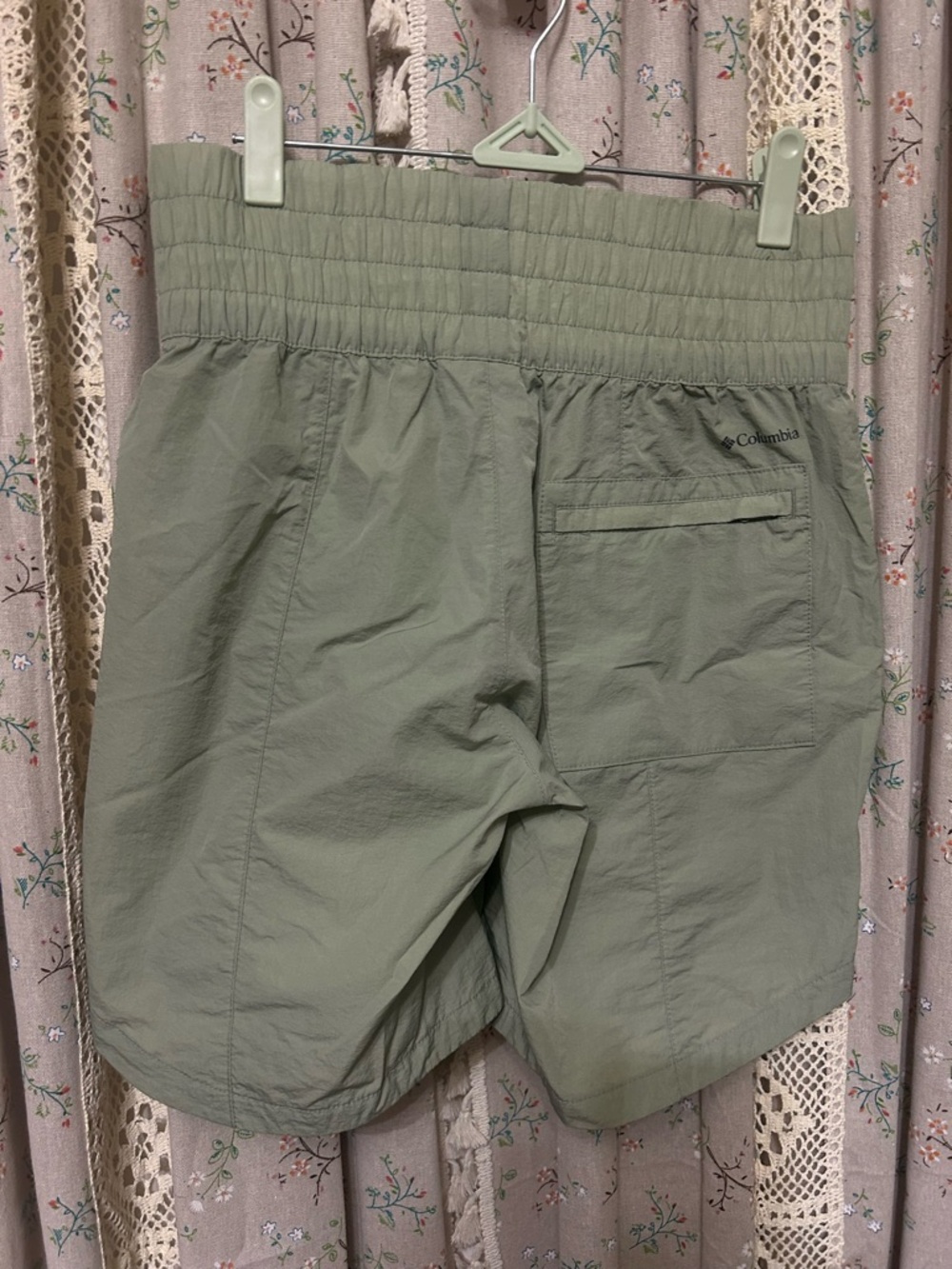 2/$28 Columbia Boundless Trek Shorts Women’s Small Sage Green Pull On 7” EUC - Picture 6 of 6